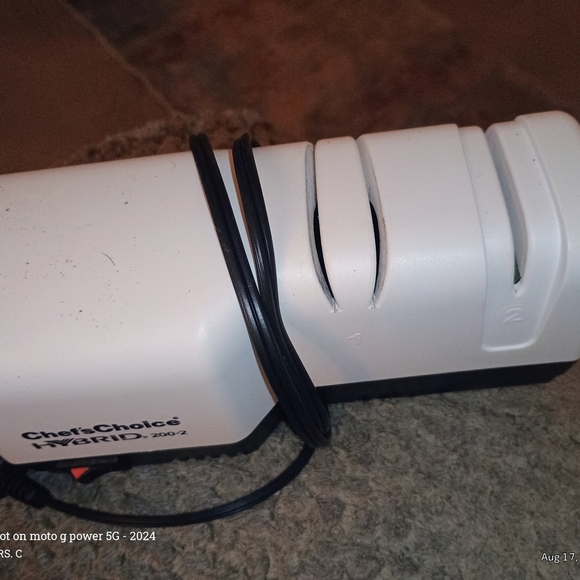 Dual-Tone Electric Knife Sharpener. Like New Business And White - Picture 4 of 5